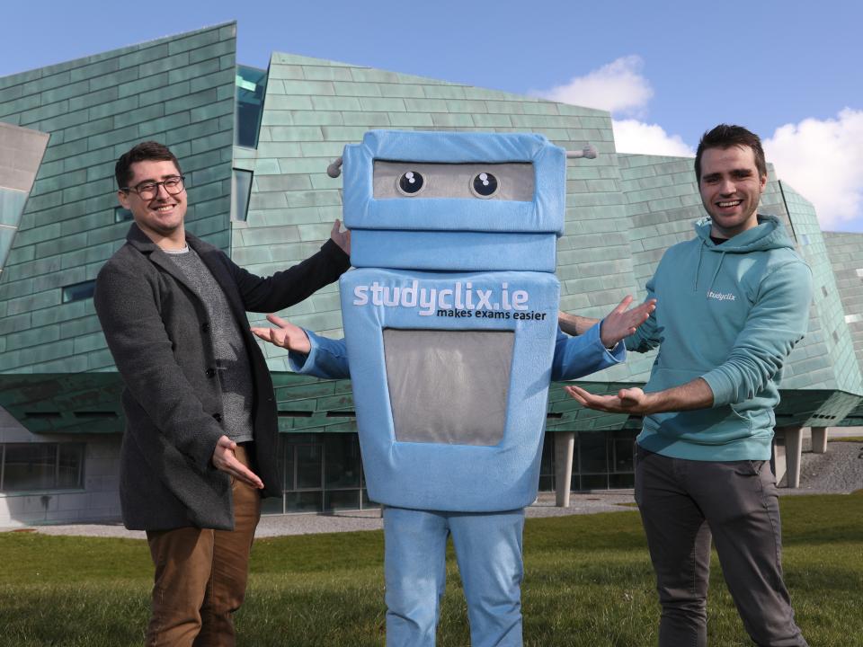 <p>At Atlantic TU Galway Campus, L to R: Jack Redmond (Access Office) , Ryan Kelly (Studyclix), ATU Galway Campus,<br />
Photographer: Aengus McMahon<br />
 </p>
