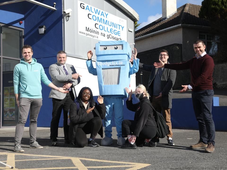 <p>At Galway Community College, L to R, back row: Ryan Kelly (Studyclix), Brian Melia (Principal), Jack Redmond (Access Office), William Burke ( Deputy Principal). Front row students Hannah Obiyidavid and Zoe Coffey.<br />
Photographer: Aengus McMahon<br />
 </p>
