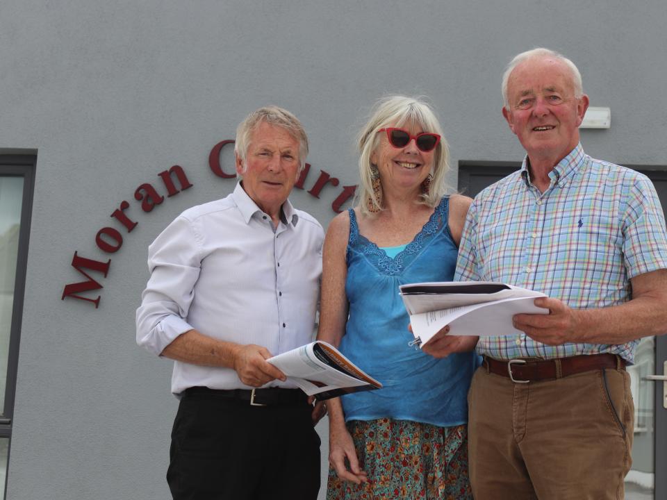 <p>Founding members of the Aleen Cust Memorial Society, L to R: veterinary surgeons Donal Connolly, Ascinta Kilroy and Brendan Gardener. </p>
